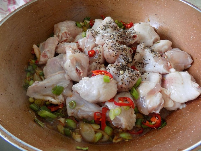 Thơm lừng gà kho cùi dừa lạ mà ngon xuất sắc cho bữa cơm chiều