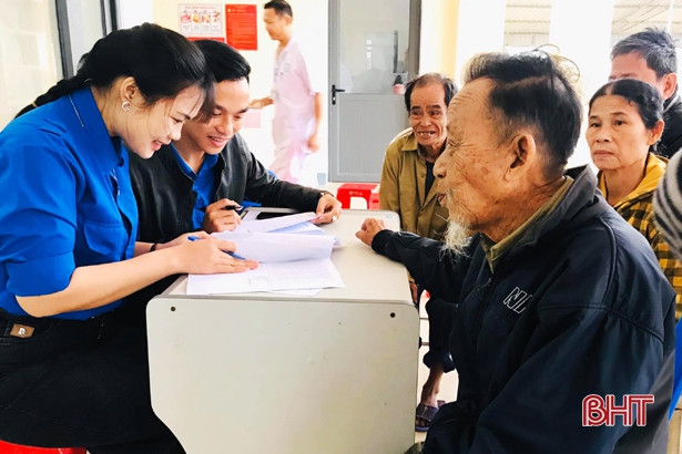 120 người cao tuổi Thạch Xuân được khám, cấp thuốc miễn phí