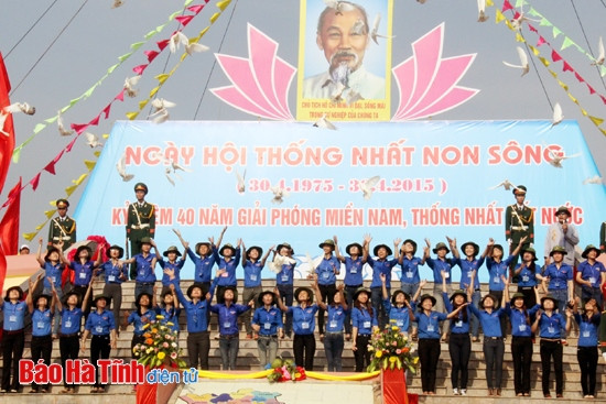 Thiêng liêng Lễ thượng cờ "Thống nhất non sông" ảnh 5