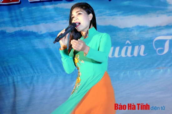 Chương trình nghệ thuật được dàn dựng công phu với nhiều tiết mục văn nghệ mang tính nghệ thuật cao, đến từ nhiều đoàn ca múa nhạc trong và ngoài tỉnh