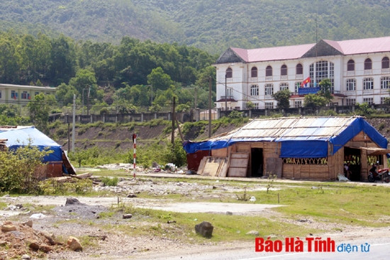 Sớm tháo dỡ các công trình xây dựng trái phép trong KKT Vũng Áng ảnh 5