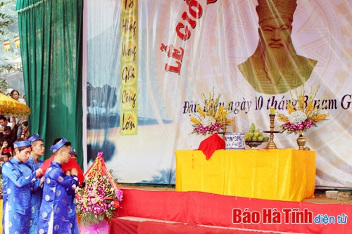 Nhân dân phường Đậu Liêu mừng lễ giỗ Quốc Tổ Hùng Vương