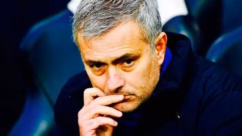 Jose Mourinho: Kẻ phản diện của thế giới bóng đá ảnh 1