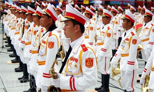 Đội hình quân nhạc vào vị trí. Đội hình quân nhạc vào vị trí.