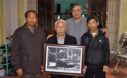 Câu chuyện bức ảnh “Xe tăng chiếm Dinh Độc Lập” ảnh 1