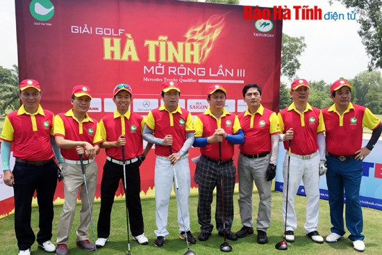 Các golf thủ Hà Tĩnh tham dự giải đấu