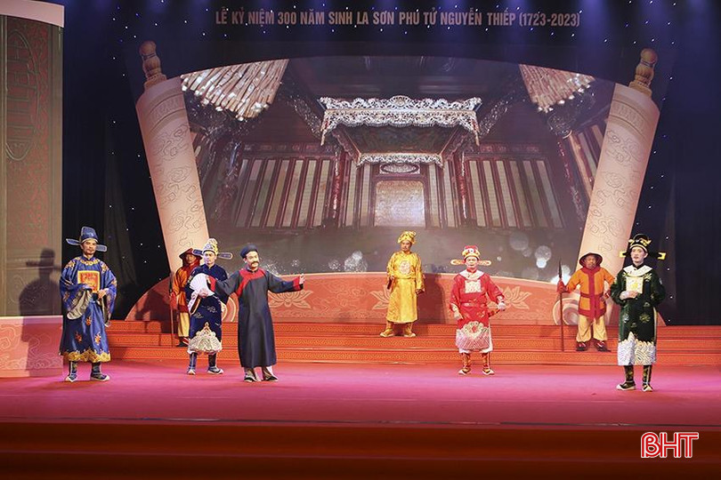 Trích đoạn ca kịch “Phượng Hoàng - Trung Đô” do Nhà hát NTTT Hà Tĩnh dàn dựng tại Lễ kỷ niệm 300 năm sinh La Sơn phu tử Nguyễn Thiếp (năm 2023). a3.jpg