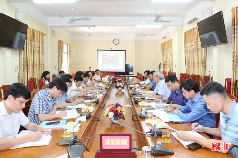 Sở VH-TT&DL Hà Tĩnh tổ chức cuộc họp góp ý hồ sơ khoa học đề nghị xếp hạng Di tích quốc gia đặc biệt "Mộ và Khu lưu niệm Hải Thượng Lãn Ông Lê Hữu Trác" vào ngày 24/7 vừa qua. 3a-6744.jpg