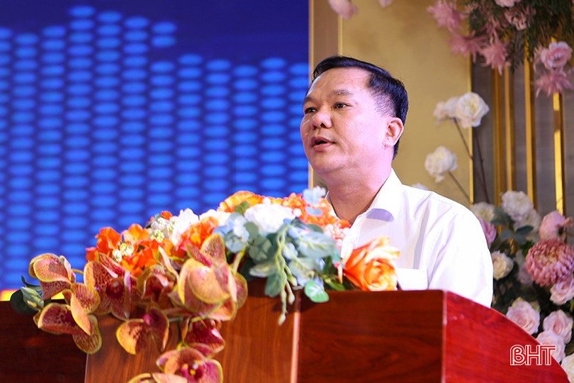 Phó Giám đốc Sở TT&TT Dương Kim Nga khai mạc chương trình tập huấn. a2-9916.jpg