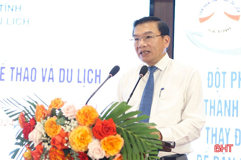 Phó Giám đốc Sở VH-TT&DL Trần Xuân Lương phát biểu đề dẫn tọa đàm. a8-8517.jpg