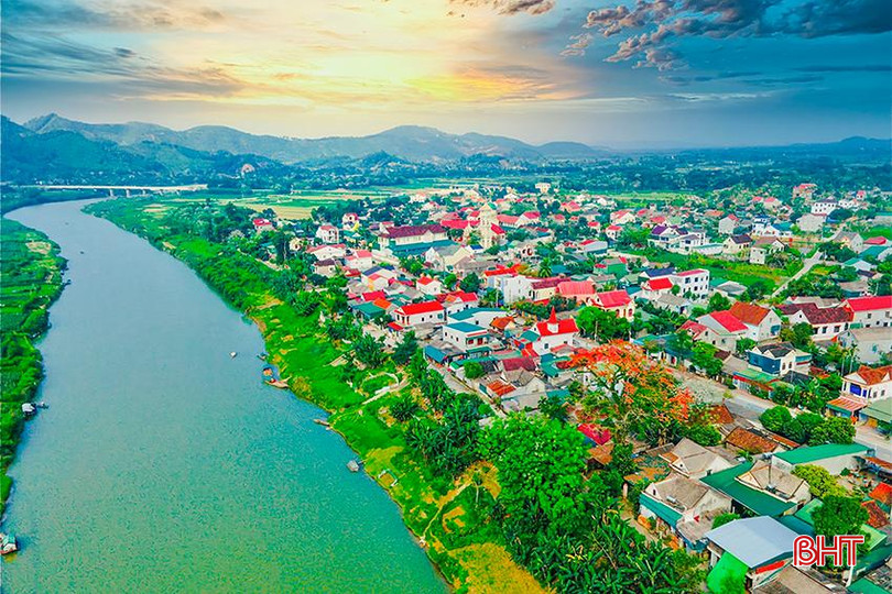 Bên dòng sông Ngàn Phố (Hương Sơn) hôm nay. Ảnh: Ánh Dương. a1.jpg