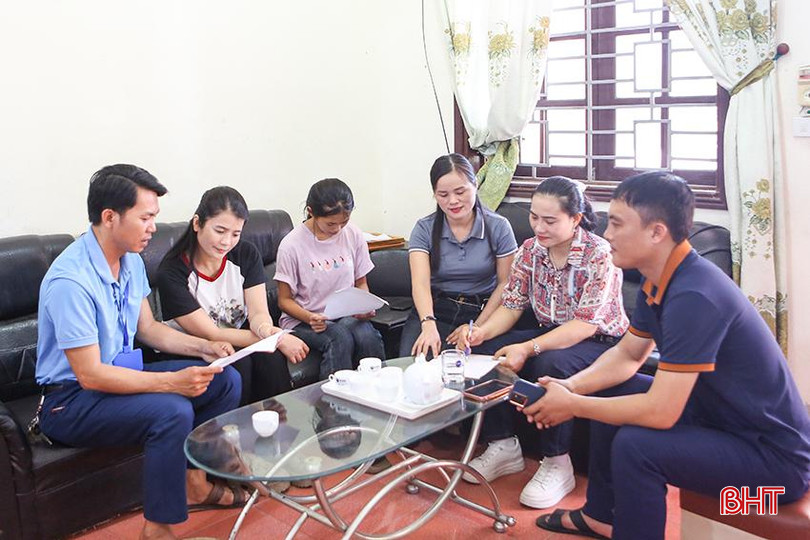 Một buổi sinh hoạt của các thành viên CLB dân ca ví, giặm xã Tùng Lộc. a2.jpg