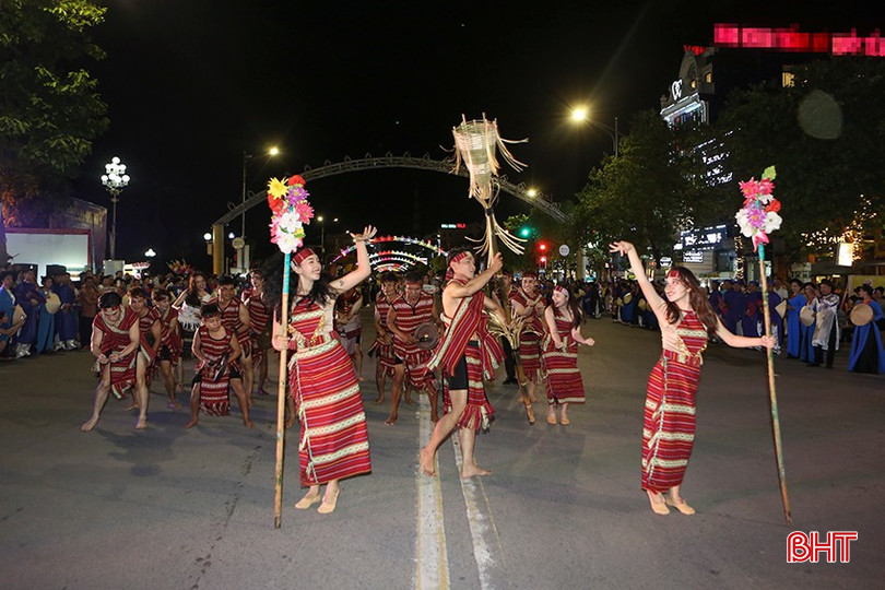Festival "Về miền ví, giặm - kết nối tinh hoa di sản" tại Hà Tĩnh sắp tới sẽ có sự tham gia của nhiều đoàn nghệ thuật dân ca đến từ các tỉnh, thành có di sản đã được UNESCO ghi danh. a2.jpg
