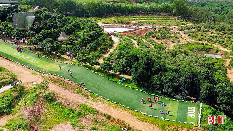 Sân trượt cỏ -Một trong những sản phẩm hấp dẫn của KDL sinh thái Đá Bạc Eco. bqbht_br_a6.jpg