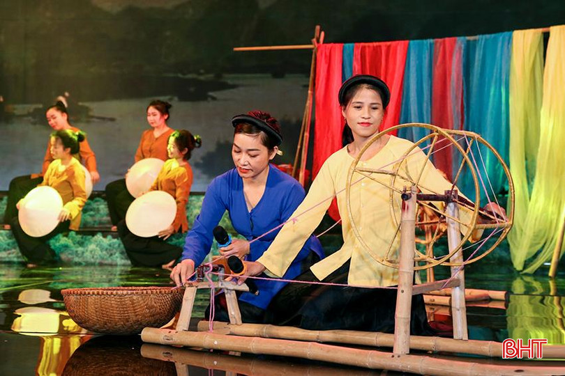 Tiết mục “Giao duyên phường Vải” của CLB dân ca ví, giặm xã Tùng Lộc biểu diễn tại Liên hoan các CLB dân ca ví, giặm toàn tỉnh Hà Tĩnh năm 2020. a4.jpg