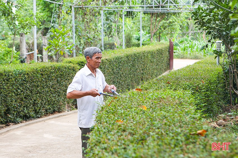 Ông Nguyễn Xuân Đường luôn tích cực làm gương cho người dân thôn Lạc Thanh trong xây dựng nông thôn mới. a7.jpg