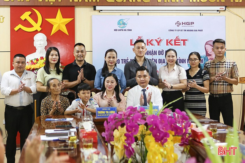 Các bên ký cam kết đỡ đầu trẻ mồ côi. a3.jpg