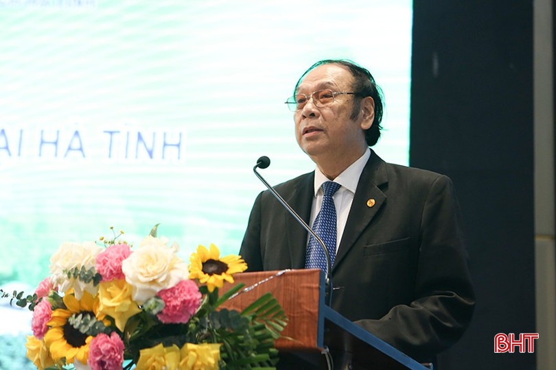 GS.TS.NGND Nguyễn Văn Đính, Chủ tịch Hội đồng Đào tạo nghề Du lịch (Hiệp hội Du lịch Việt Nam) trình bày tham luận: "Phát triển du lịch theo định hướng tăng trưởng xanh và một số gợi ý xây dựng mô hình du lịch xanh cho tỉnh Hà Tĩnh". bqbht_br_a7.jpg