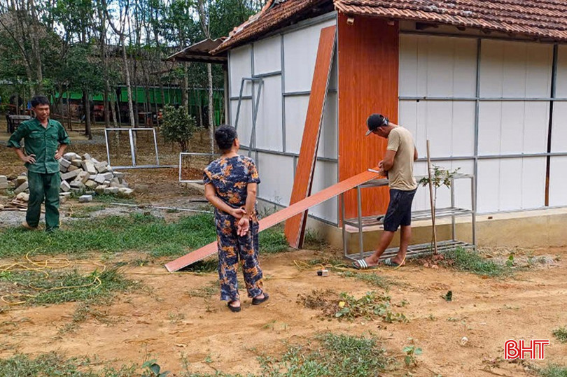 Người dân thôn Đông Trà (Hương Trà, Hương Khê) xây dựng homestay phục vụ khách du lịch. a9-8049.jpg