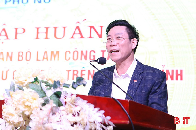 Ông Mai Lê Thuộc - Phó Giám đốc Sở LĐ-TB&XH tỉnh, Ủy viên Ban Vì sự tiến bộ của phụ nữ tỉnh phát biểu khai mạc tập huấn. bqbht_br_a2.jpg