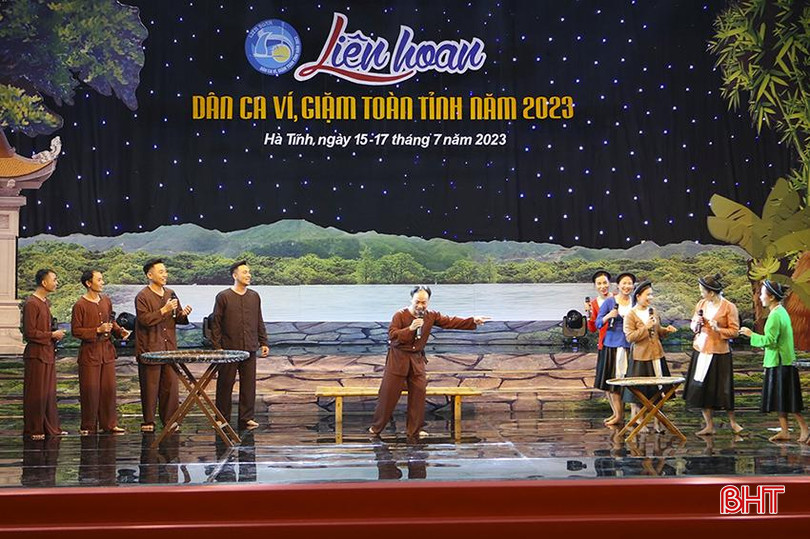 Tiết mục “Trai xa lang, gái làng cau” do CLB Dân ca ví, giặm xã Sơn Trường (Hương Sơn) biểu diễn tại Liên hoan Dân ca ví, giặm toàn tỉnh năm 2023. 154d1224314t48835l0.jpg