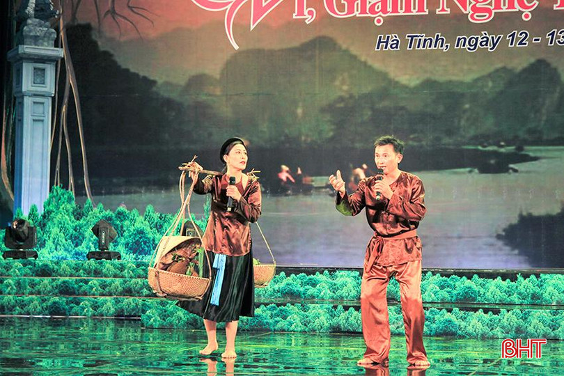 Nghệ nhân Quyết Diễn và Hồng Liên (CLB Dân ca ví, giặm xã Kỳ Lợi, TX Kỳ Anh) là những hạt nhân tỏa sáng từ môi trường CLB dân ca ví, giặm. b4.jpg