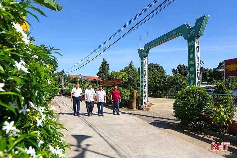 Một góc nông thôn mới thôn Phú Lễ (xã Hương Trạch, Hương Khê) hôm nay. bqbht_br_a10.jpg