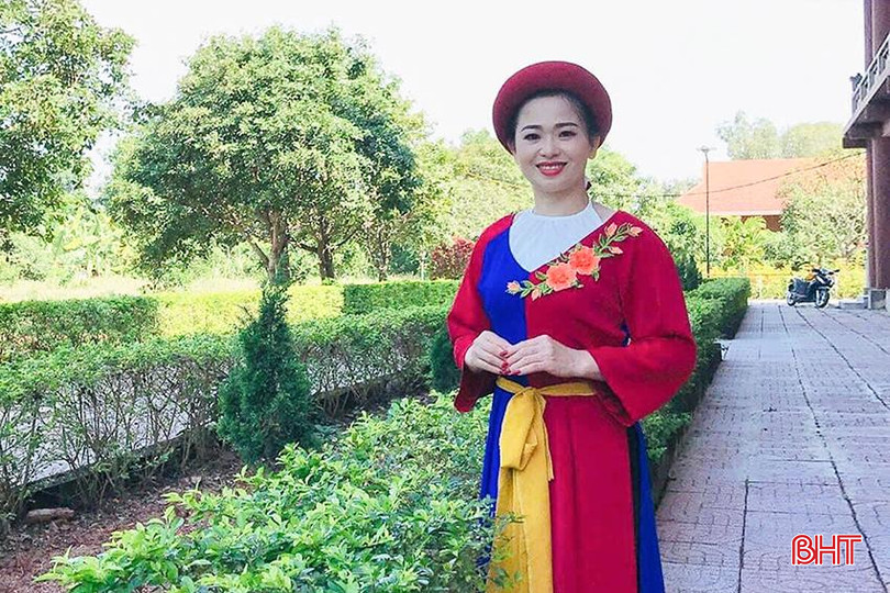 Nghệ nhân Trần Thị Hương trở thành hạt nhân nổi bật của dân ca ví, giặm sau khi tham gia sinh hoạt tại CLB Dân ca ví, giặm phường Tân Giang (TP Hà Tĩnh) từ cuối năm 2014. b3.jpg