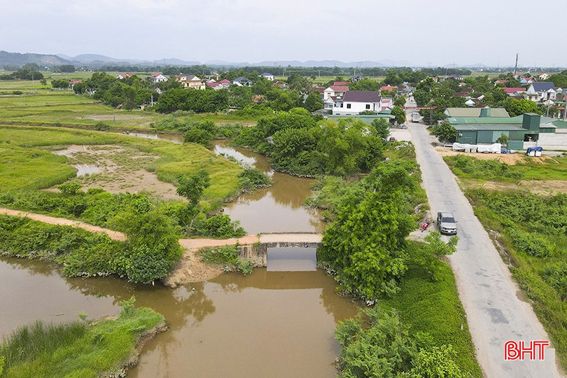 Đường vào làng cổ Trường Lưu (xã Kim Song Trường, Can Lộc) ngày nay. 154d3221450t36891l0-3985-6658.jpg
