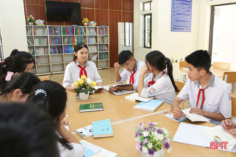 Em Lê Anh Thư chia sẻ với các bạn cùng lớp về bí quyết đọc sách tại thư viện trường. a4-1770-4758.jpg