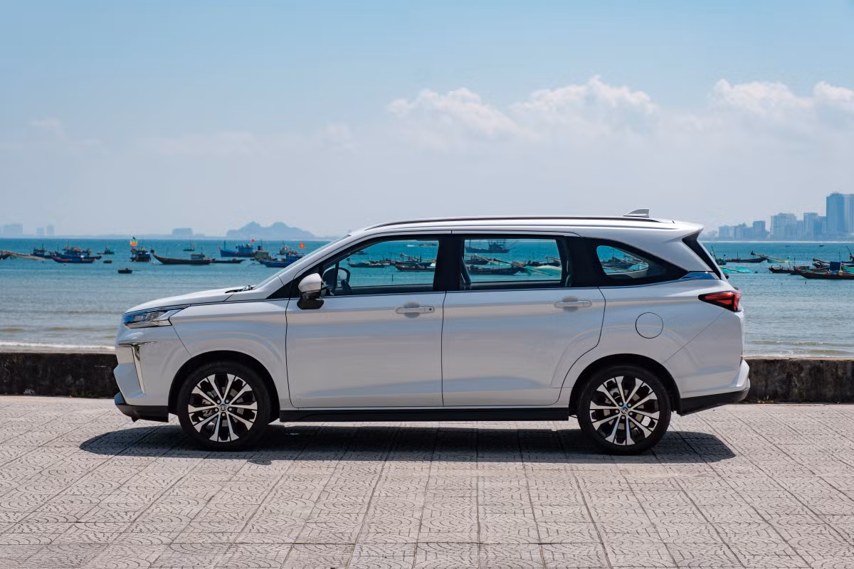 Toyota Veloz giá từ 648 triệu đồng - đối thủ mới của Mitsubishi Xpander