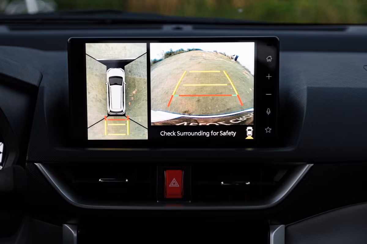 Toyota Veloz giá từ 648 triệu đồng - đối thủ mới của Mitsubishi Xpander