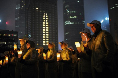 Châu Á tắt đèn trong Giờ Trái đất ảnh 1