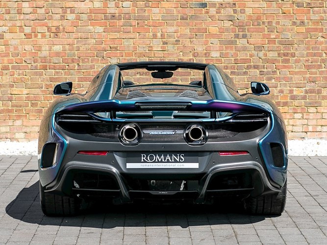 Cận cảnh siêu xe McLaren 675LT Spider có màu sơn trị giá gần 1 tỷ đồng