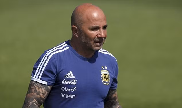 HLV Sampaoli bị tước quyền, Messi và đồng đội tự quyết đội hình đấu Nigeria