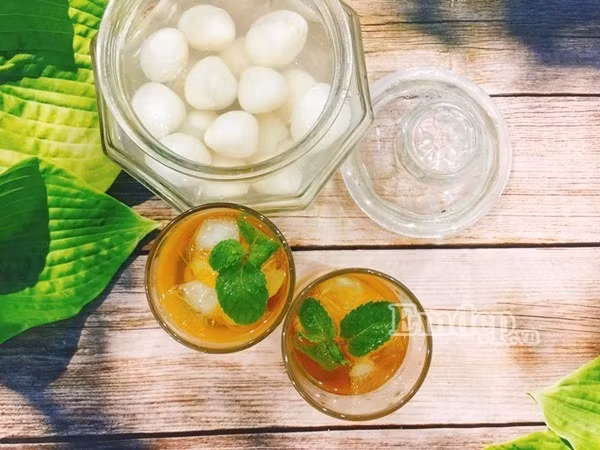 Mùa vải chín rộ, vào bếp làm món trà vải, thức uống hứa hẹn “hot” nhất mùa hè này