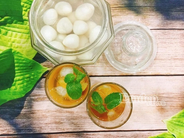 Mùa vải chín rộ, vào bếp làm món trà vải, thức uống hứa hẹn “hot” nhất mùa hè này