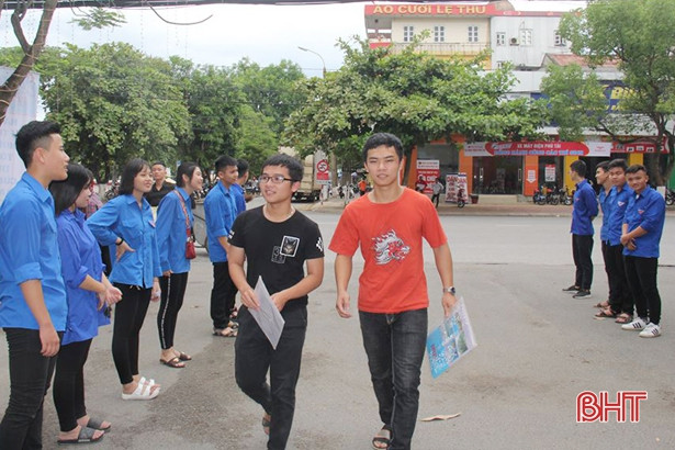Hơn 16 ngàn thí sinh Hà Tĩnh làm thủ tục thi THPT quốc gia