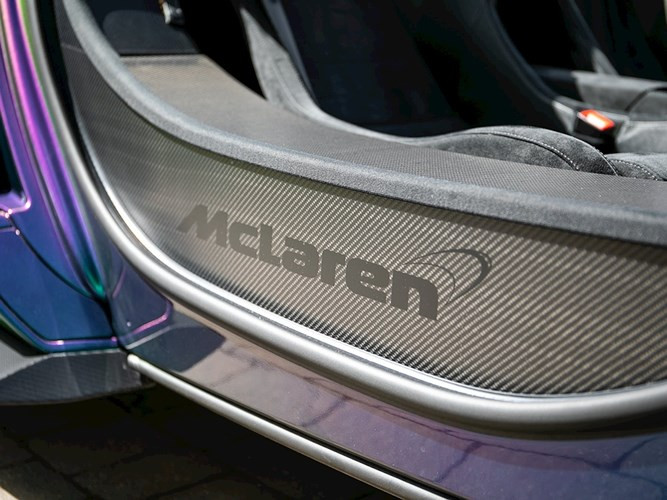 Cận cảnh siêu xe McLaren 675LT Spider có màu sơn trị giá gần 1 tỷ đồng