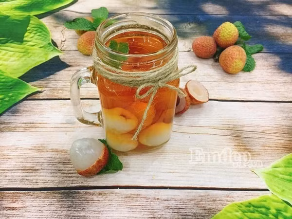 Mùa vải chín rộ, vào bếp làm món trà vải, thức uống hứa hẹn “hot” nhất mùa hè này