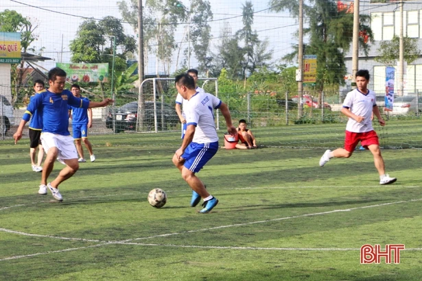 Khởi tranh Giải bóng đá Cúp Hội Nhà báo Hà Tĩnh