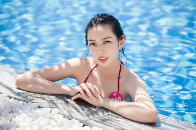 Người đẹp Hoa hậu Việt Nam diện bikini khoe dáng