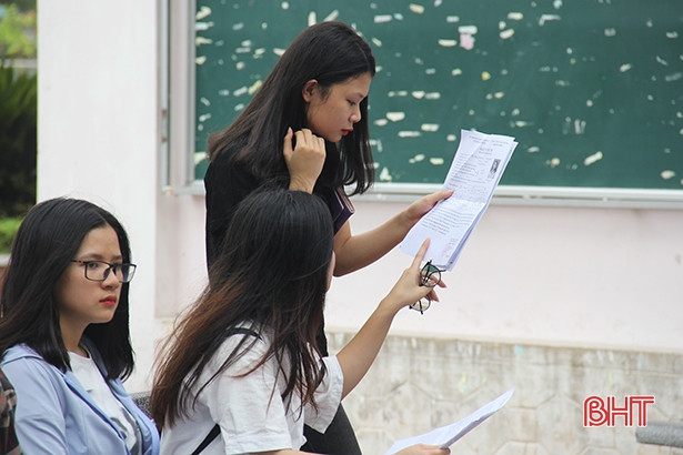 Sáng nay, hơn 16 ngàn thí sinh Hà Tĩnh bắt đầu kỳ thi THPT quốc gia