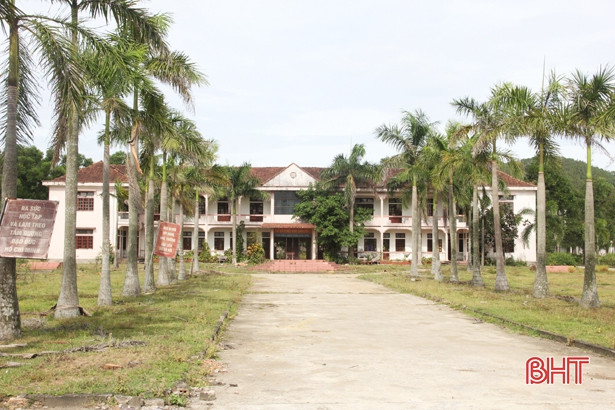 Ngôi trường được đầu tư hàng chục tỷ đồng rồi... bỏ hoang