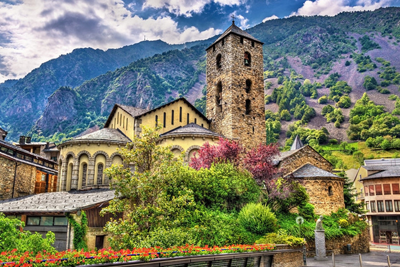 9 quốc gia có độ cao địa hình trung bình đứng đầu thế giới