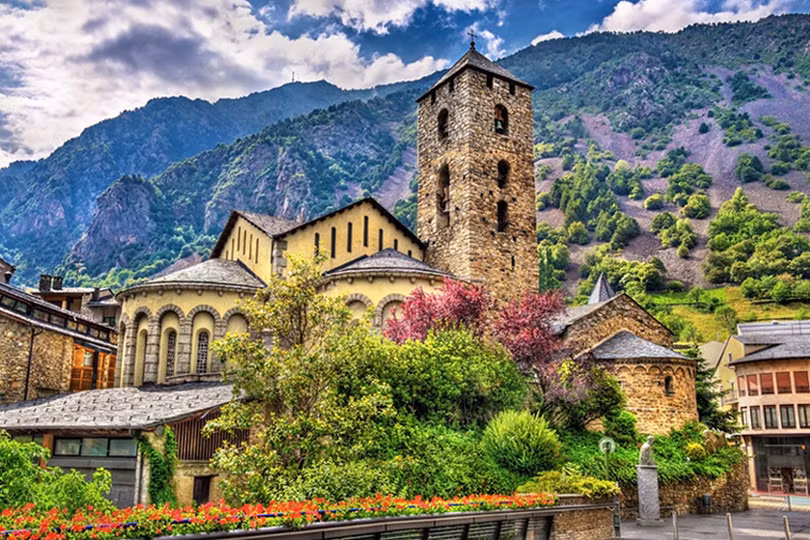 9 quốc gia có độ cao địa hình trung bình đứng đầu thế giới