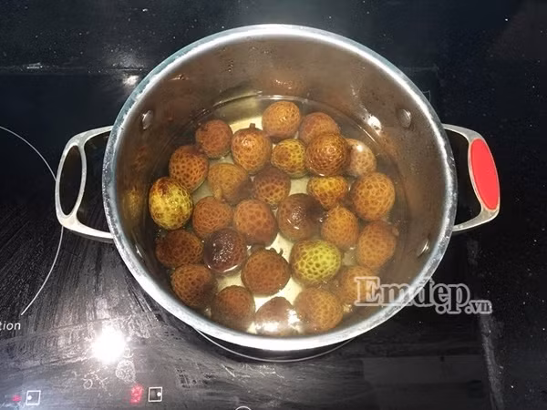 Mùa vải chín rộ, vào bếp làm món trà vải, thức uống hứa hẹn “hot” nhất mùa hè này