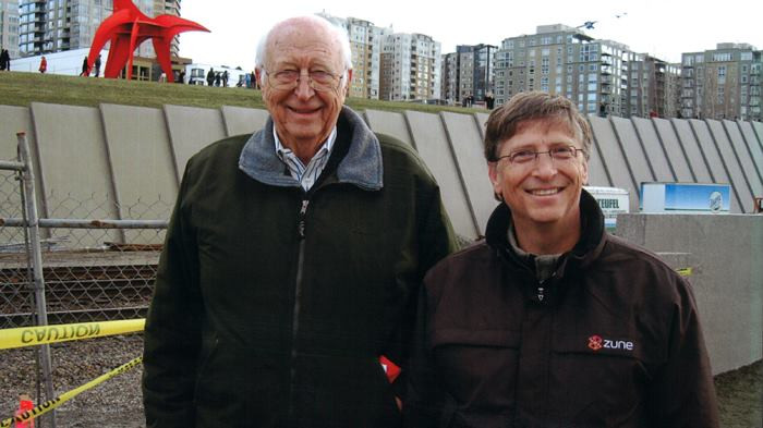 Tỷ phú Bill Gates gây xúc động với bài viết dành cho cha