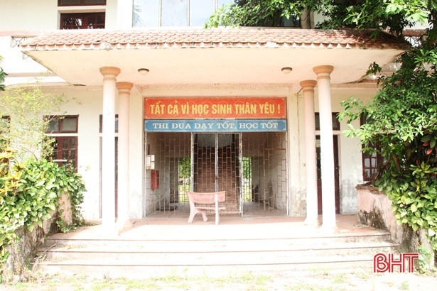 Ngôi trường được đầu tư hàng chục tỷ đồng rồi... bỏ hoang