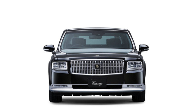 Toyota Century 2018 công bố giá bán, đắt gấp rưỡi BMW 8-Series